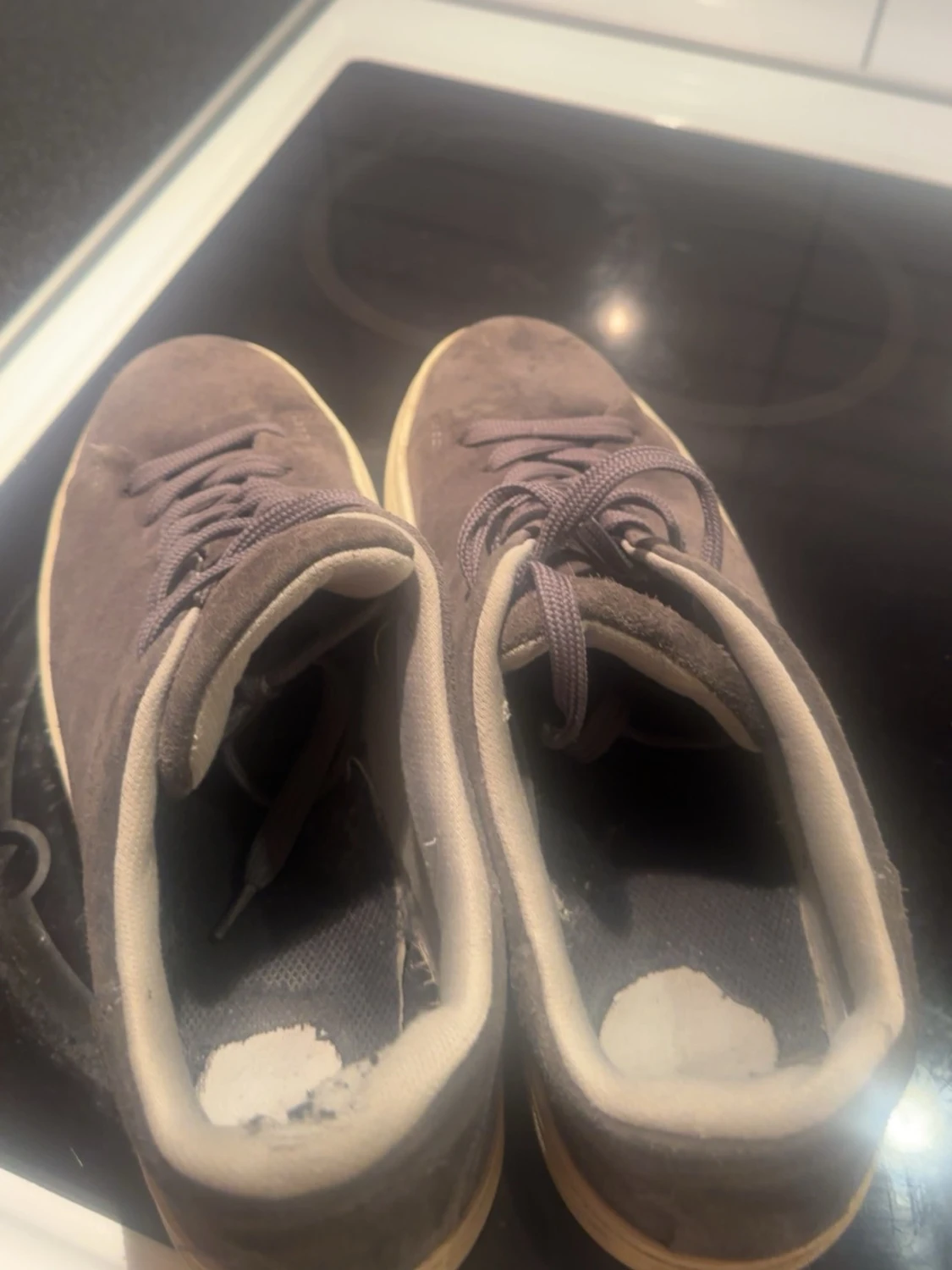 Grå mockasneakers med vit sula - 3