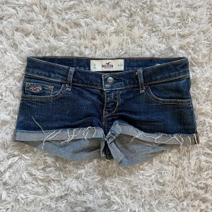 Hollister shorts  - Midjemått: 36cm rakt över 💕super låga 