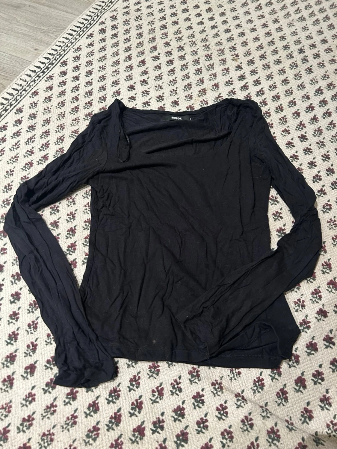 Svart långärmad topp från BikBok