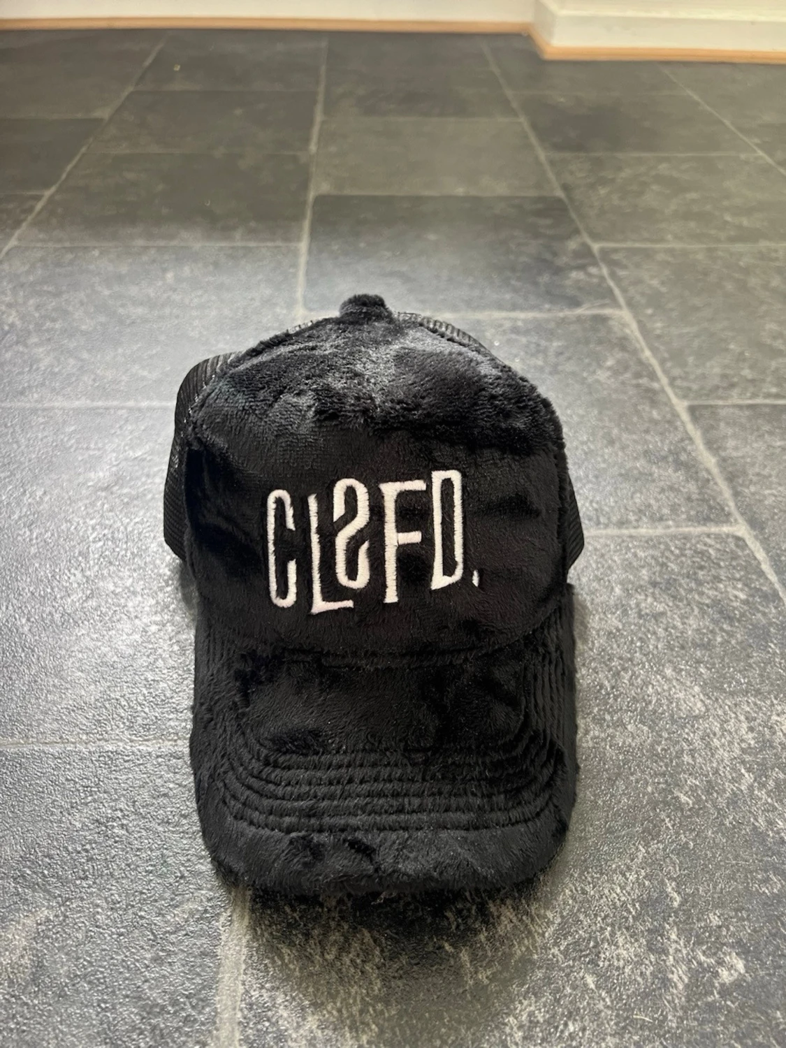 SampeV2 collab keps från Classified  - 1