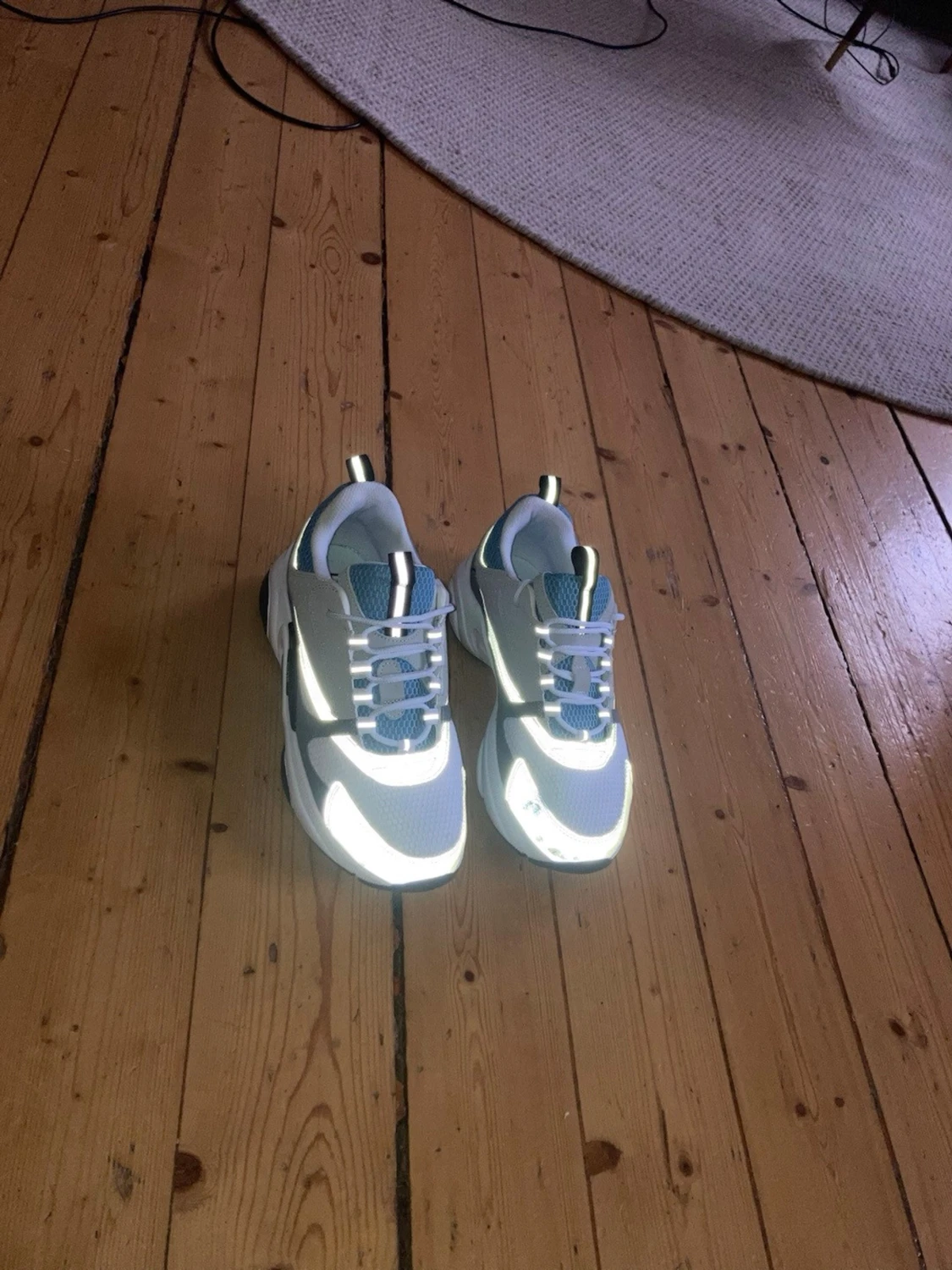 Vita och grå sneakers med blå mesh - 6