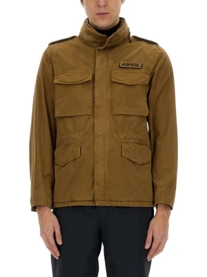 Brun fieldjacket Aspesi - Snygg jacka från Aspesi med fyra stora fickor framtill och axelklaffar. Jackan har hög krage som stängs med kardborre och tryckknappar medan jackan i övrigt stängs med dragkedja och tryckknappar. Tillverkad i slitstark bomull, perfekt för dig som gillar utility-stil och vill ha en tidlös look. Den säljs på grund av brist på användning.   Nypris 7999, mitt pris 2499! 