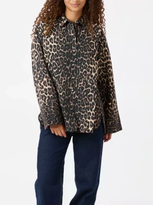 Leopardmönstrad skjorta Neo Noir - Snygg skjorta från Neo Noir med leopardmönster i svart och beige. Skjortan har klassisk krage, knäppning framtill och långa ärmar.