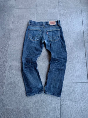 Levi's 511 - Jag säljer ett par Levi’s 511 modell slim. Mått finns på bilderna. Skriv vid frågor eller pris