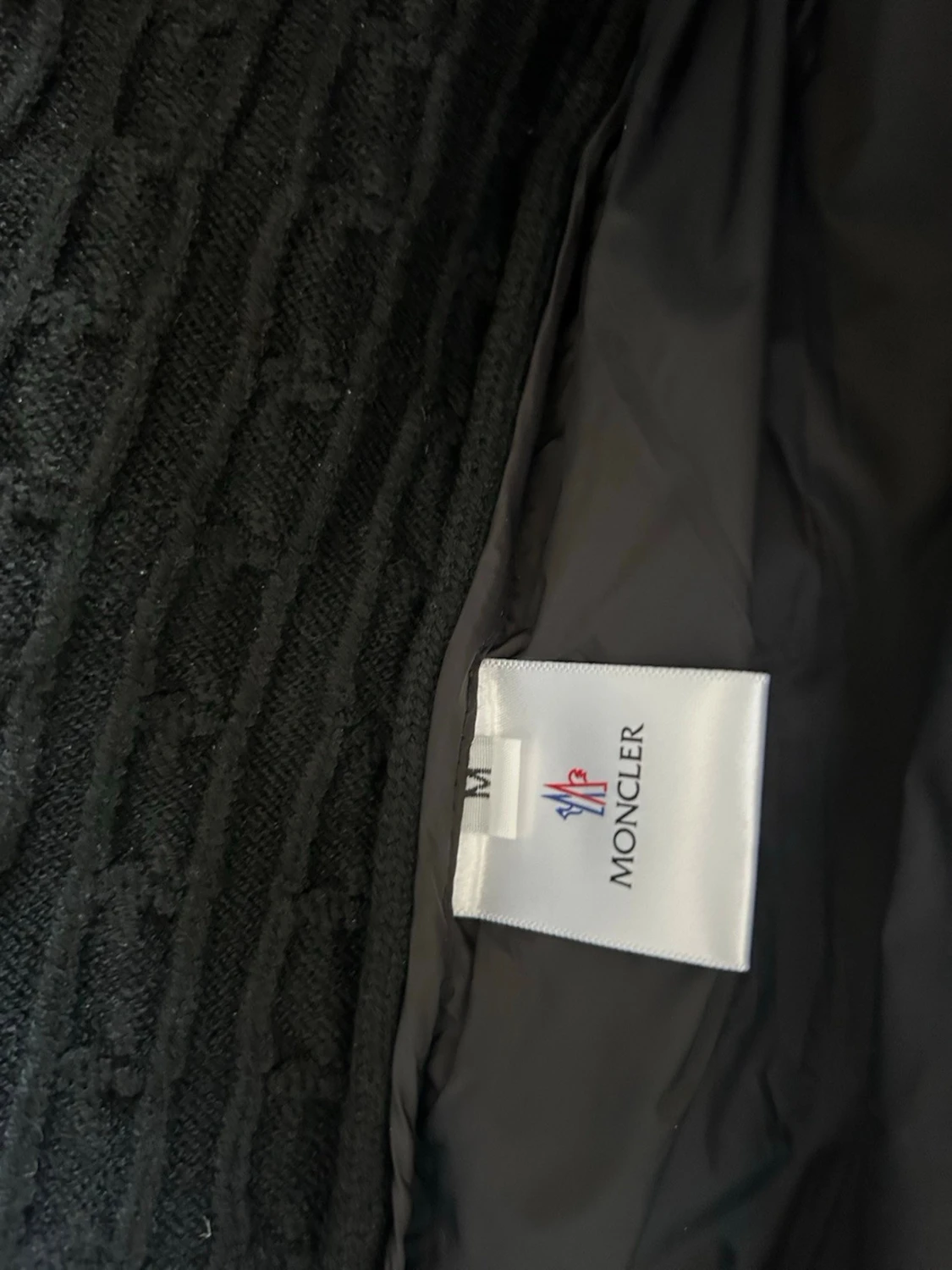 Svart pufferjacka från Moncler - 4