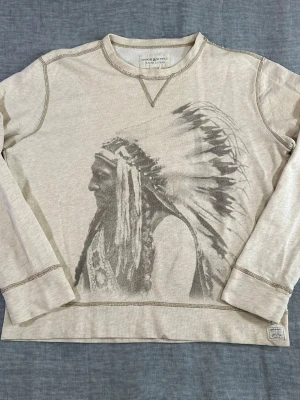 Rare Denim & Supply Ralph Lauren Native Chief Graphic Crewneck Oversized Large - Tagged L fits oversized men’s L / XL P2P: 63 cm Length: 65 cm S2S: 48.5 cm  Rare Denim & Supply Ralph Lauren sweatshirt with large faded western / Native-inspired graphic and contrast overlock stitching throughout. Super clean vintage Americana / ranchwear vibe with soft washed cotton fabric and naturally faded tones. Relaxed oversized fit with slightly cropped proportions that works great for modern streetwear styling. Condition is good used vintage condition Small mark on back right shoulder