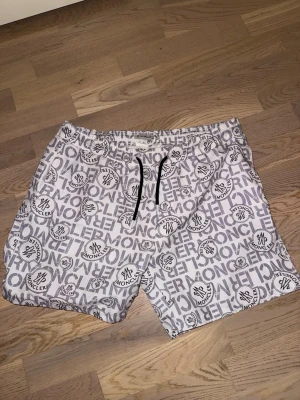 Moncler badbyxor  - Använda men i utmärkt skick, storlek M 