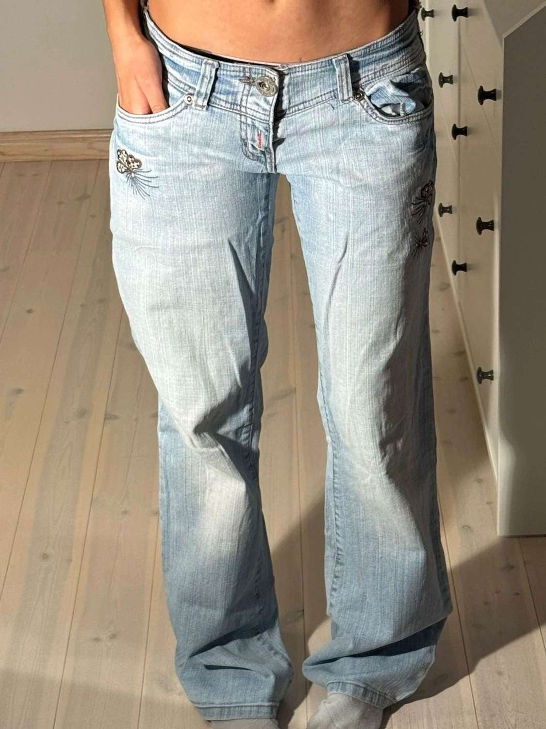 Low bootcut jeans med brodyr - 3
