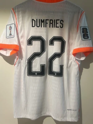 Holland Vm 2026 Dumfries  - En Holland tröja Vm 2026 Dumfries i spelar version, Storlek L helt ny 