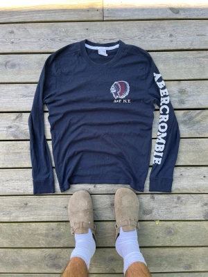Abercrombie longsleeve  - Riktigt chill Abercrombie långärmad tisha. Storlek S
