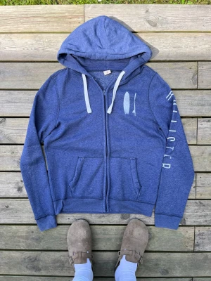 Hollister hoodie - Riktigt chill hollister, väldigt fint skick