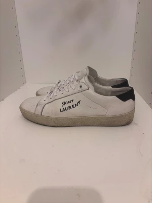 Saint laurent skor - Säljer dessa tvär feta saint Laurent skor i storlek 41 inga skador eller något, skriv bara om frågor😊