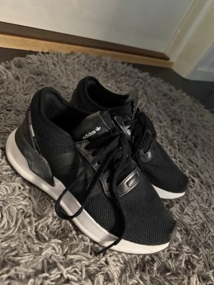 Sneakers  - Adidas sneakers i storlek i storlek 36 2/3🎀