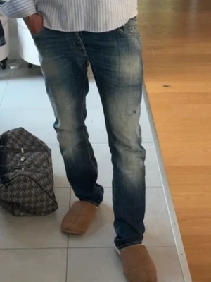Jacob cohen jeans - Modellen är 180, 73kg. Mycket bra skick.