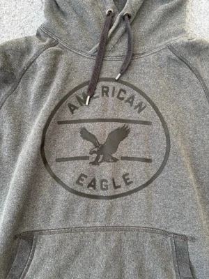 Vintage American Eagle hoodie  - Säljer denna vintage American Eagle hoodie i fint skick! Storlek S/M! Pris går att diskutera vid snabb affär! Hör av dig vid minsta fundering! 
