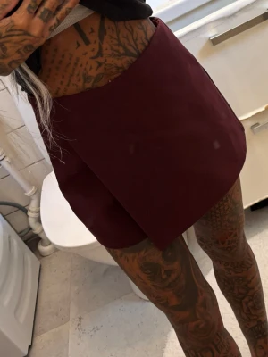 Vinröda shorts  - Vinröda shorts 