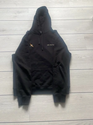 Arigato hoodie - Riktigt snygg och nästan aldrig använd. Skriv vid minsta fråga!