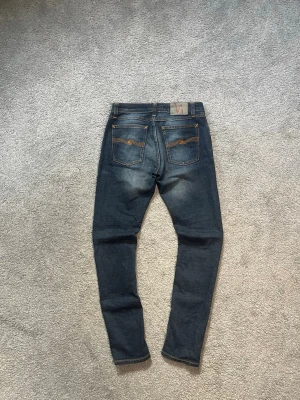 Nudie jeans slim - Feta nudie jeans men skön tvätt!! Storlek 29/30. Mycket bra skick. Modell: Skinny lin. 