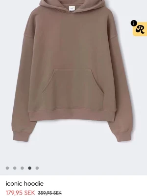 SÖKER!!!! - Är de någon som har denna hoodieoch kan tänka sig att sökha den i färgen på bilden så får ni gärna skriva!🤍Storlek xxs eller xs!