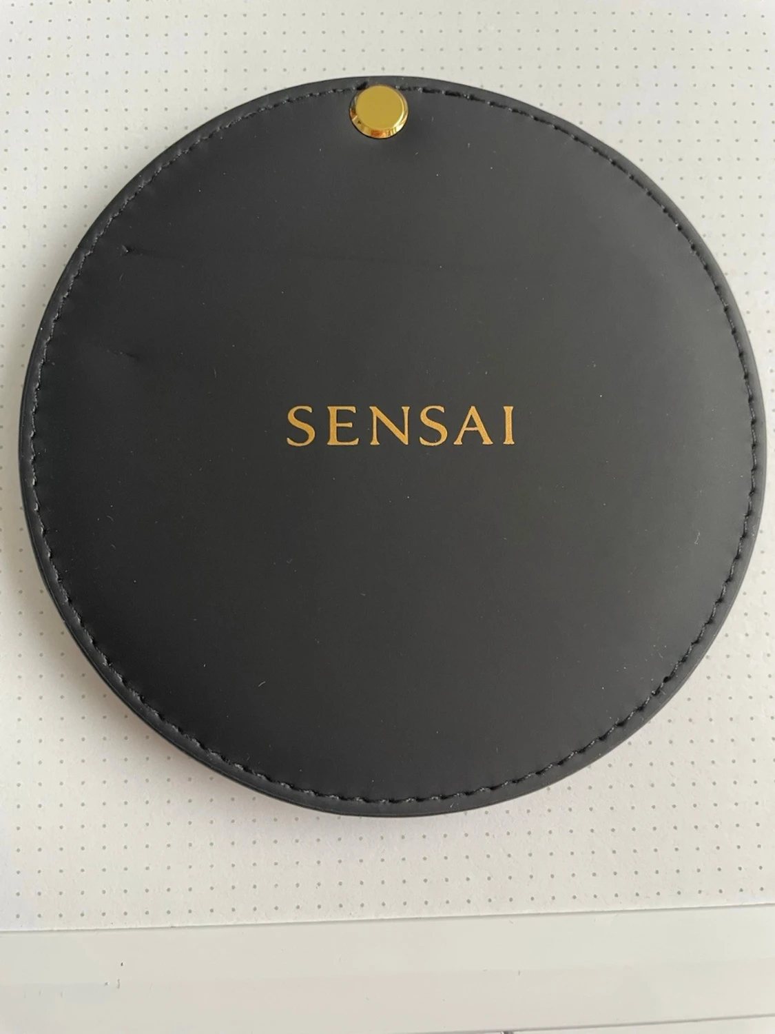 Rund sminkspegel från Sensai