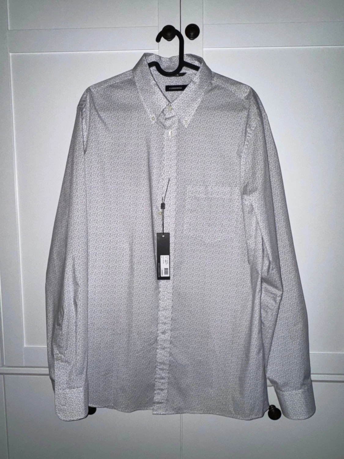 Vit mönstrad skjorta från J Lindberg