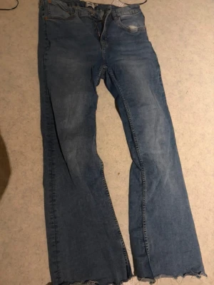 Jeans ifrån lager 157  - Använda fåtal gånger fint skick obs! Avklippta i benen så dom passar mig som är 1,62 cm fint