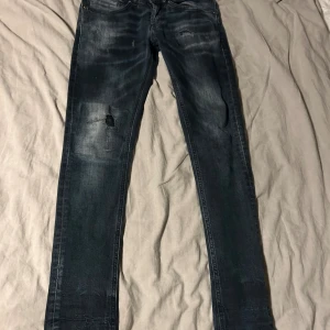 Dondup jeans modell George storlek 30 - Riktigt schysta jeans från dondup skick 10/10 nästan aldrig använda 😄