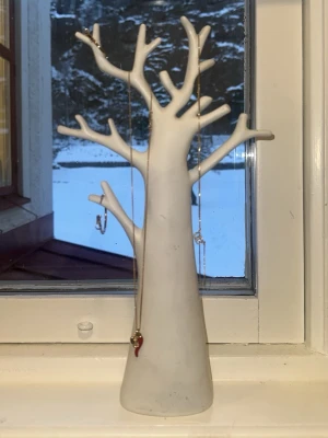 Halsbandshållare träd - Snygg