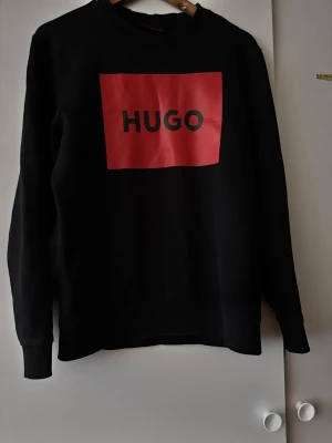 Hugo boss sweatshirt - Använd den knappt och har haft den en månad typ.
