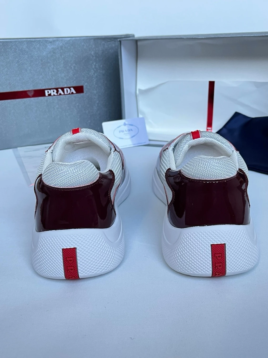 Prada sneakers vinröd och vit - 4