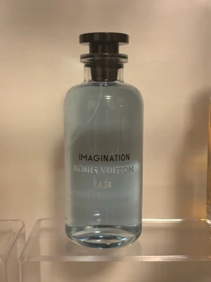 Billiga Lv Imagination splittar💥 - Splittar Louis Vuitton Imagination till riktigt bra priser 👌  Jag ansvarar inte för PostNords slarv! Filmar när jag skickar 📷  Packar bra och säkert i glasdekant👍 Priserna står nedanför och frakt köpes till😃  2 ml / 3 ml / 5 ml / 10 ml / 30 ml 66 kr /99 kr/149 kr/295 kr/840 kr  Allt gott 😊