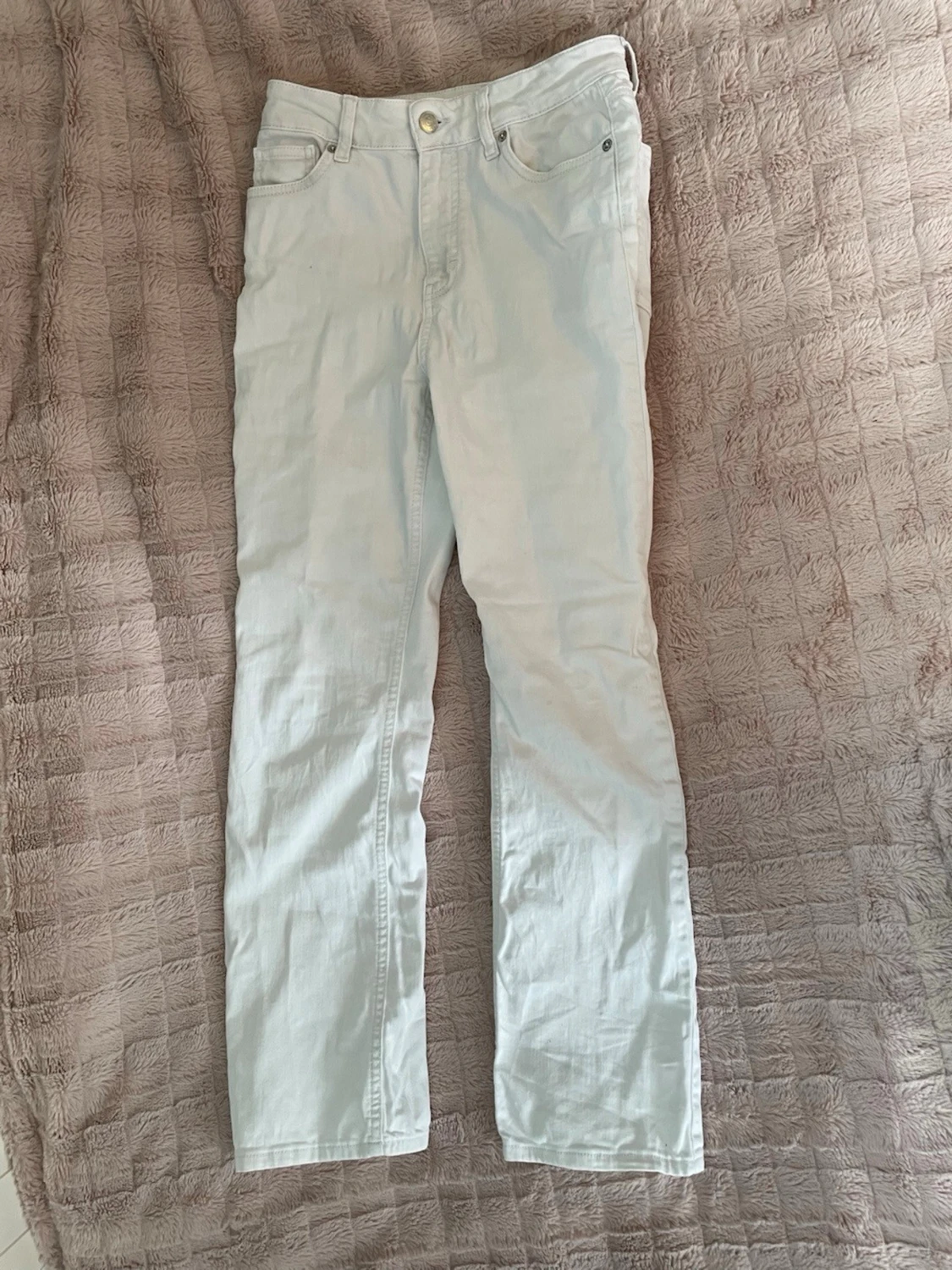 Lätt utsvängda jeans med hög midja - 1