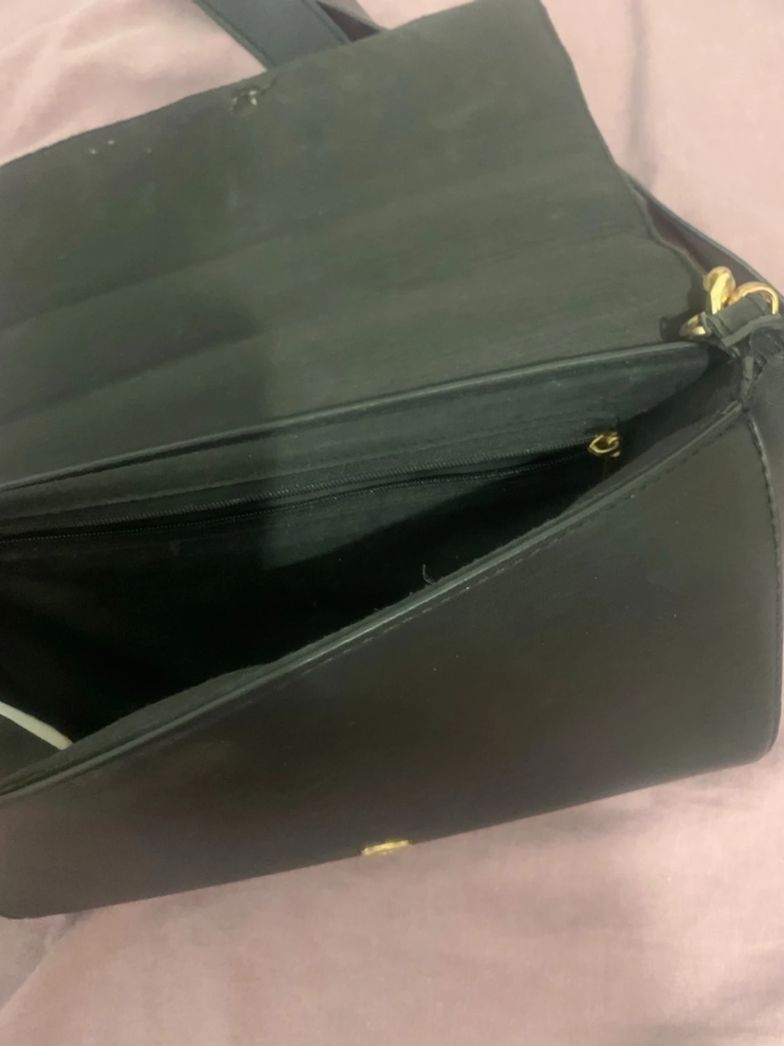 Svart quiltad handväska med guldkedja - 2