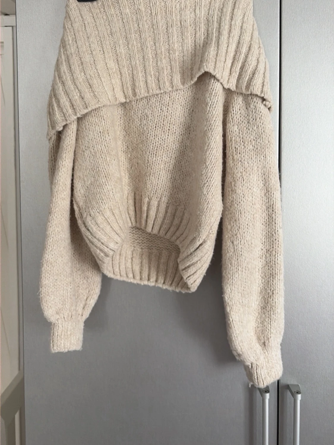 Beige off shoulder stickad tröja - 2