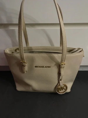 Väska - Väska (Ej äkta). Aldrig använd🩷