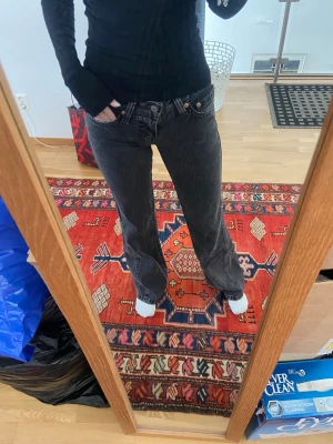 Levis jeans - Lowwaist jeans från Levis, endast använda fåtal gånger. Storlek w24