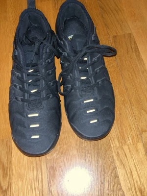 Nike Air Vapormax Plus svarta sneakers - Good condition 8/10. 