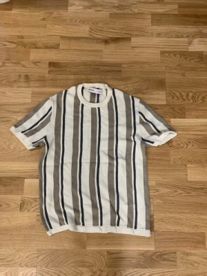 Bershka T-shirt - I bra skick använd typ 1 gång