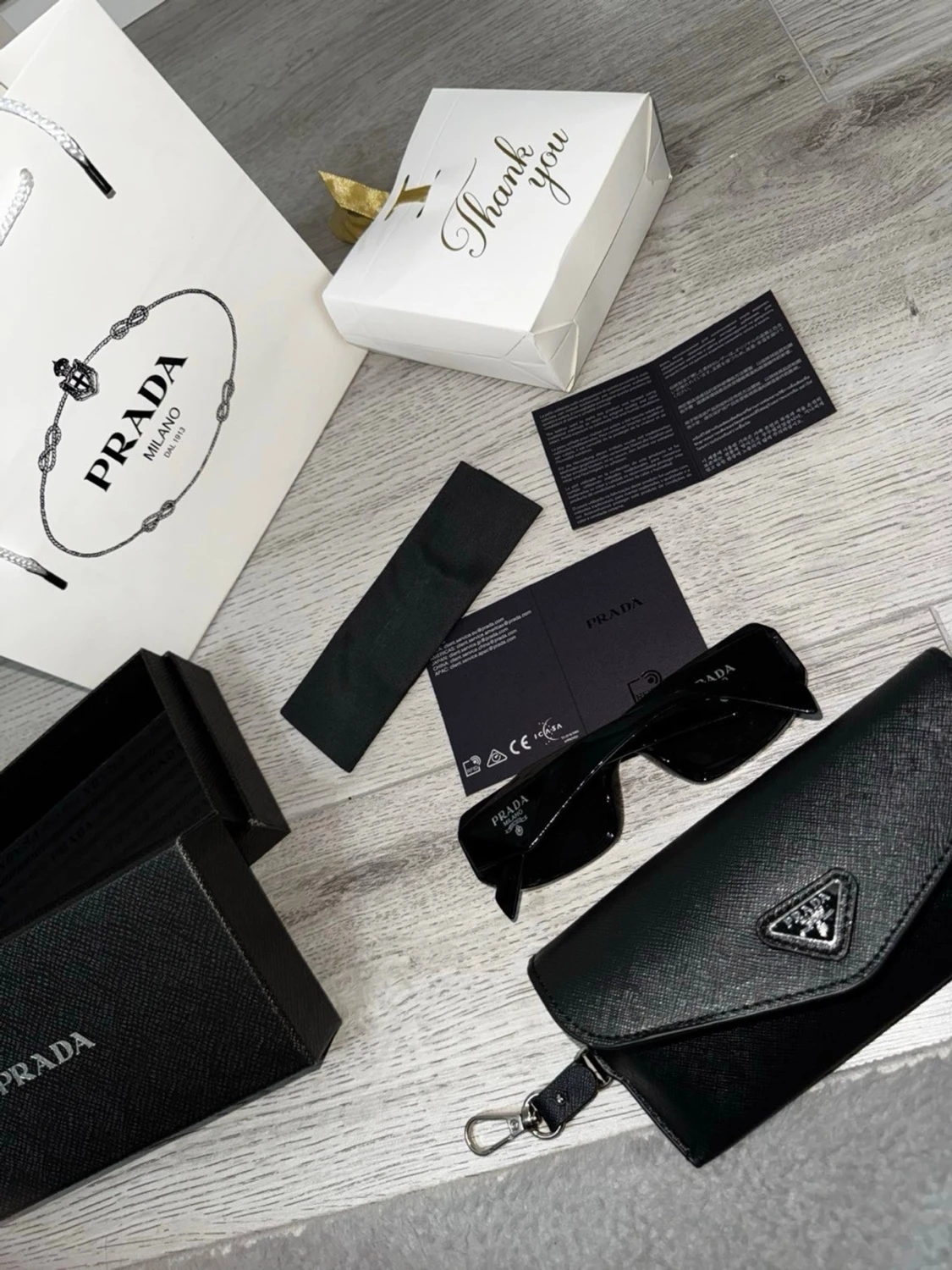 Svarta solglasögon från Prada - 1