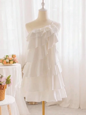 Studentklänning - Superfin studentklänning med justerbara band. Både jättebekväm och jättefin, är i nyskick