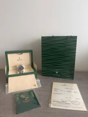 Klocka - Snygg klocka för män som är väldigt elegant och har blå urtavla.