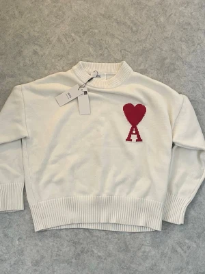 Ami Paris tröja vit - 🛑KOM MED PRISFÖRSLAG 🛑Storlek M