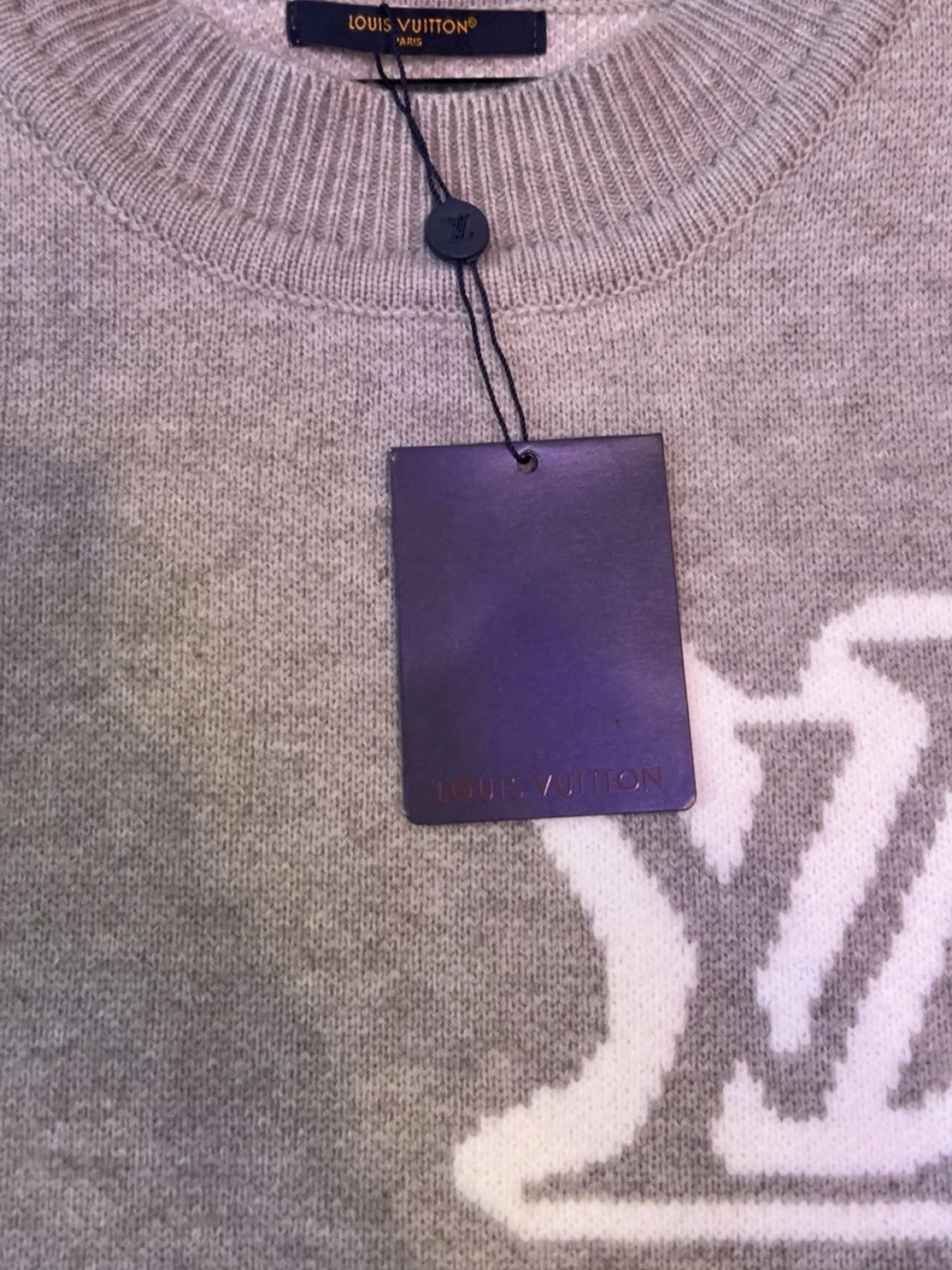 Grå stickad tröja  - 1