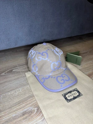 Gucci keps - Säljer en  Gucci Jumbo keps helt ny - kommer med dustbag och tags!