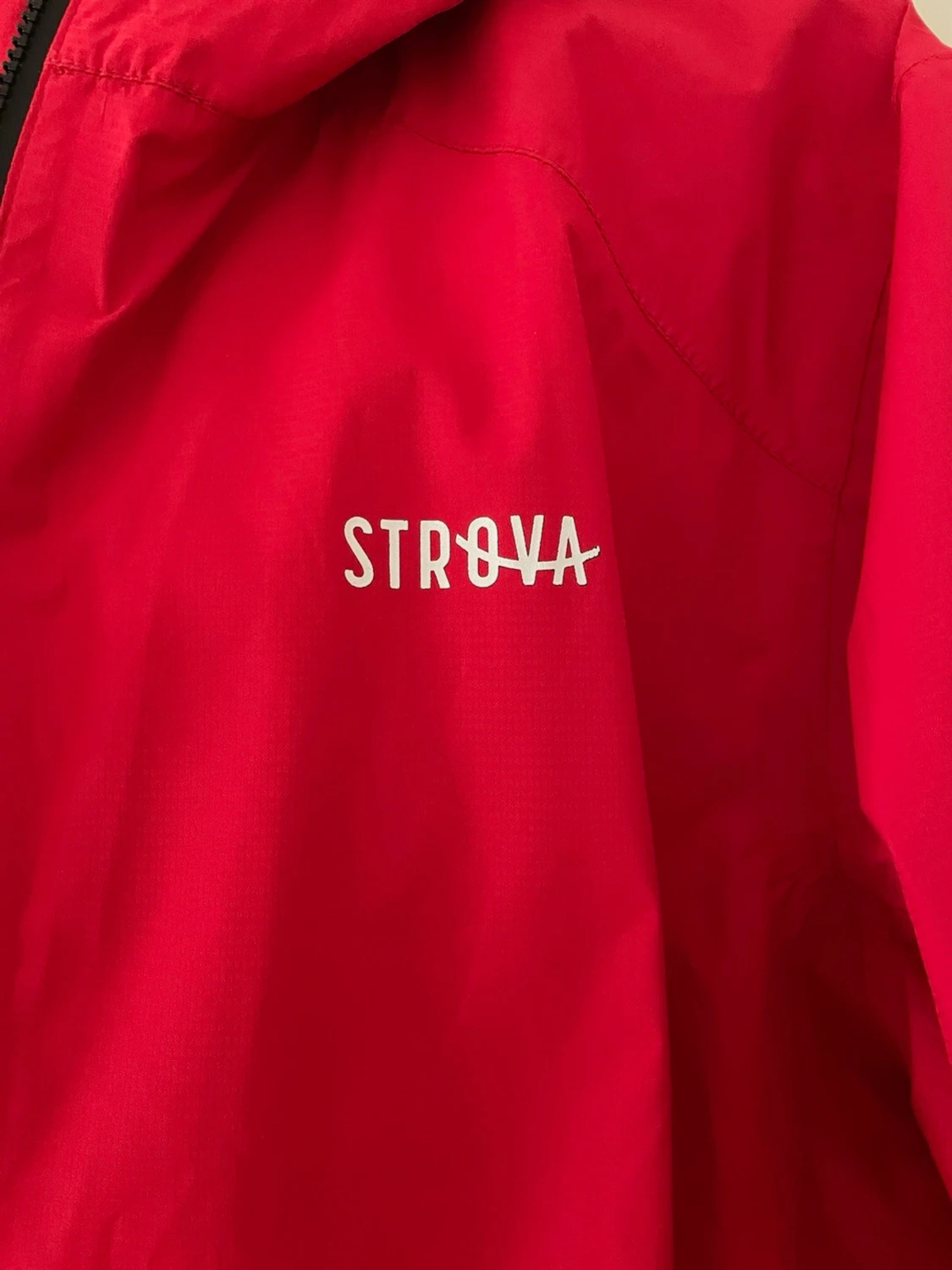 Röd vindjacka från Strova - 1