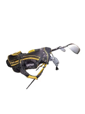 Junior Golfset med bag och klubbor -  Ett perfekt Golfset för dig/dina barn om dom vill börja spela golf. Det är ett golfset med svart och gul bag från Open, flera fack och axelrem. Inkluderar sex golfklubbor med svarta skaft och detaljer i gult och silver. Perfekt för dig som vill komma igång med golf eller behöver ett extra set.