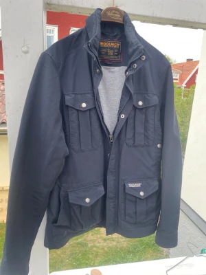 Woolrich jacka - Woolrich jacka i bra skick i storlek L. Skriv vid frågor!