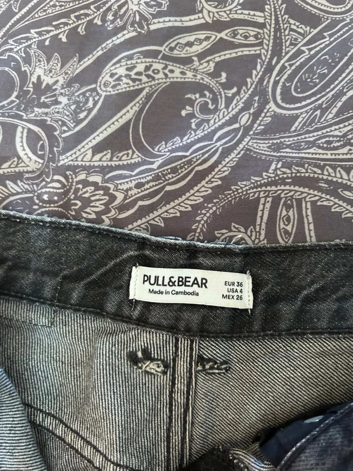 Grå mom jeans från Pull&Bear - 2