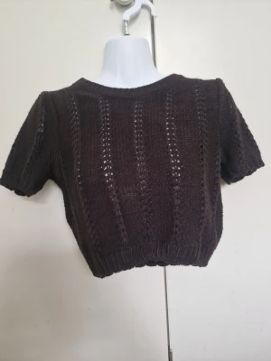 Brun stickad kortärmad topp H&M - Stickad topp som är snygg till jeans 🤎