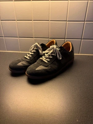Skolyx GATs - GAT sneakers från skolyx. Har inte skokartongen kvar. De är i gott skick och mycket bra kvalitet, och jag säljer för att de är för stora (jag köpte för stor storlek).